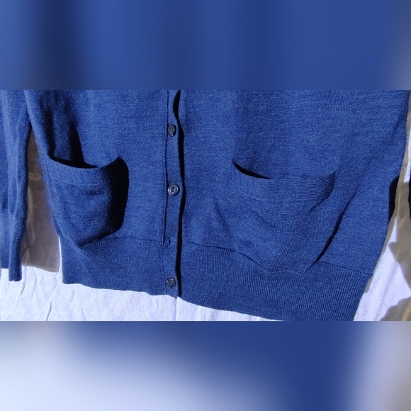 Banana Republic EUC Extra Fine Merino Wool Crew Blue Cardigan Sz M - Picture 7 of 7